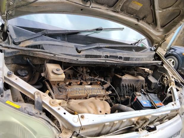 Toyota Noah 2005 Silver