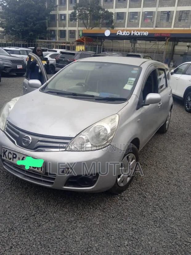 Nissan Note 2011 Silver