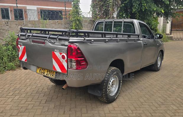 Toyota Hilux 2017 Silver