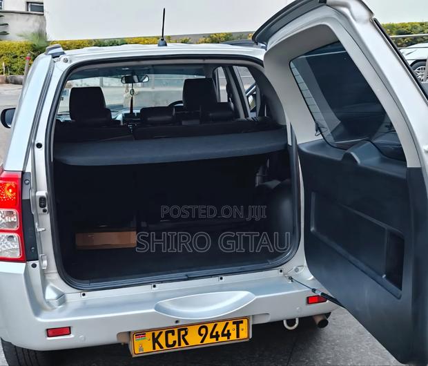 Suzuki Escudo 2012 Silver