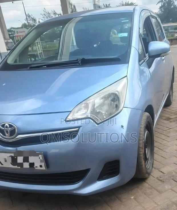 Toyota Ractis 2010 Silver