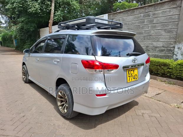 Toyota Wish 2012 Silver