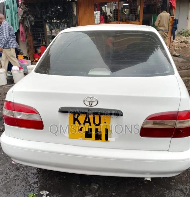 Toyota Corolla 1999 White