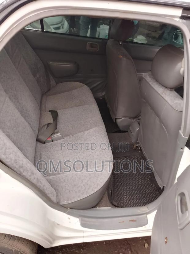 Toyota Corolla 1999 White
