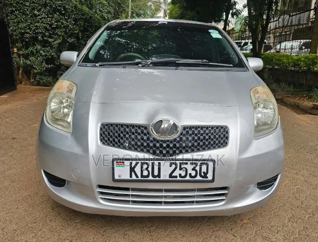 Toyota Vitz 2006 Silver
