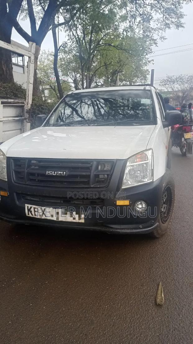Isuzu D-MAX 2012 White