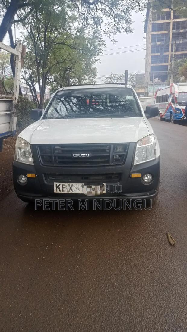Isuzu D-MAX 2012 White