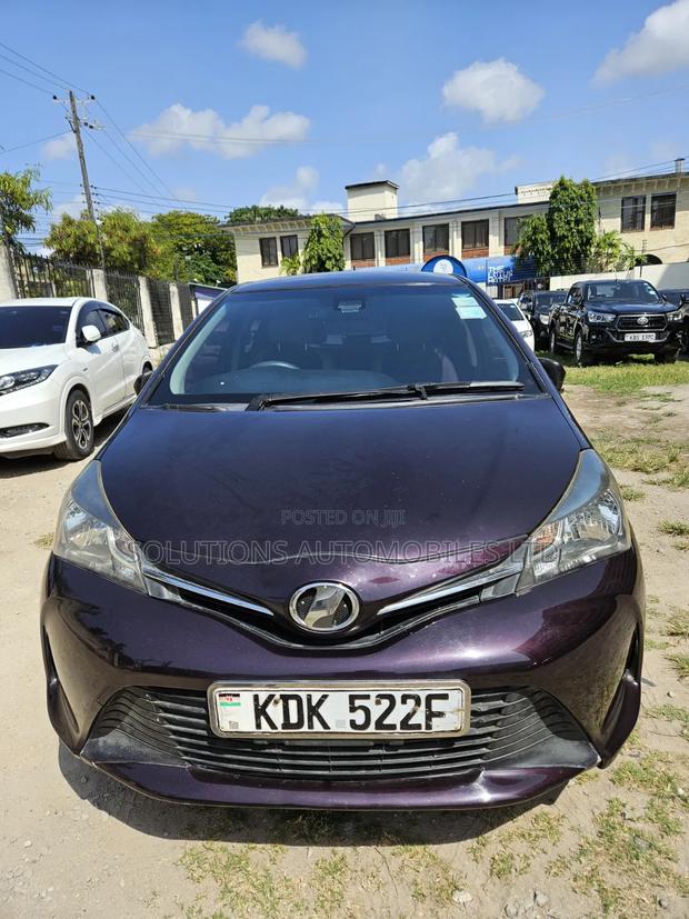 Toyota Vitz 2016 Burgundy