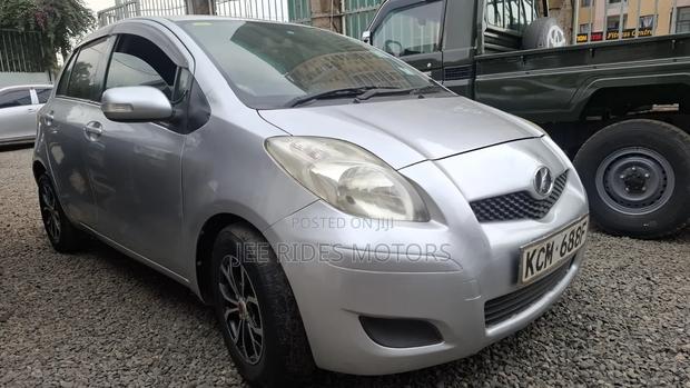Toyota Vitz 2010 Silver