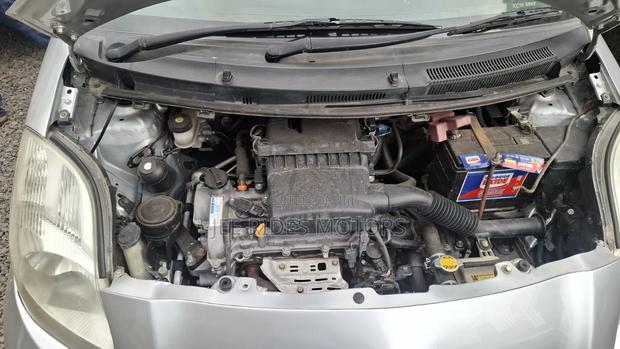 Toyota Vitz 2010 Silver