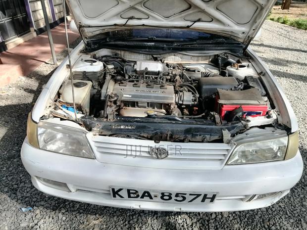 Toyota Corolla 2000 White