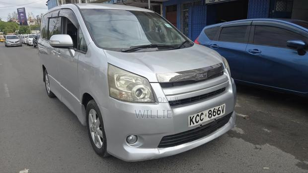 Toyota Noah 2008 Silver