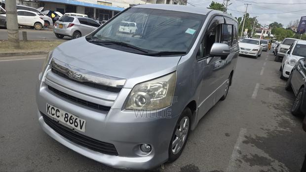 Toyota Noah 2008 Silver