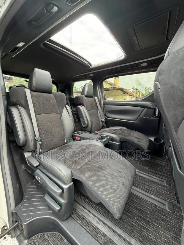 Toyota Alphard 2021 Pearl