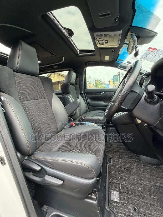 Toyota Alphard 2021 Pearl