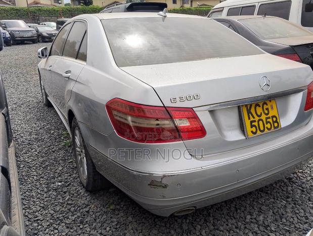Mercedes-Benz 300E 2009 Gray