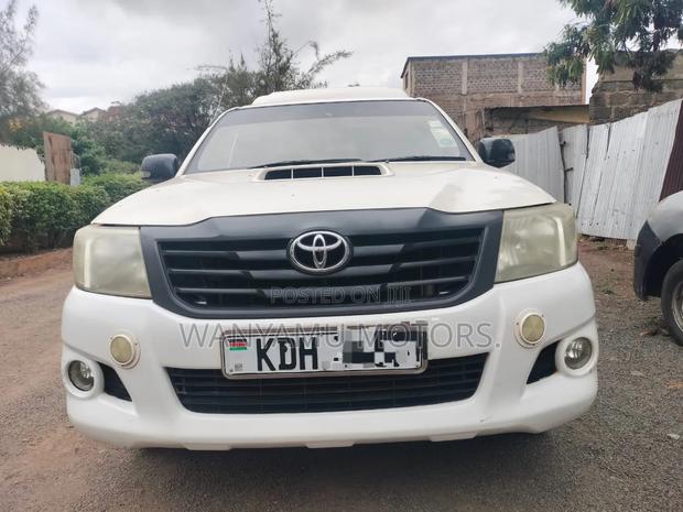 Toyota Hilux 2015 White
