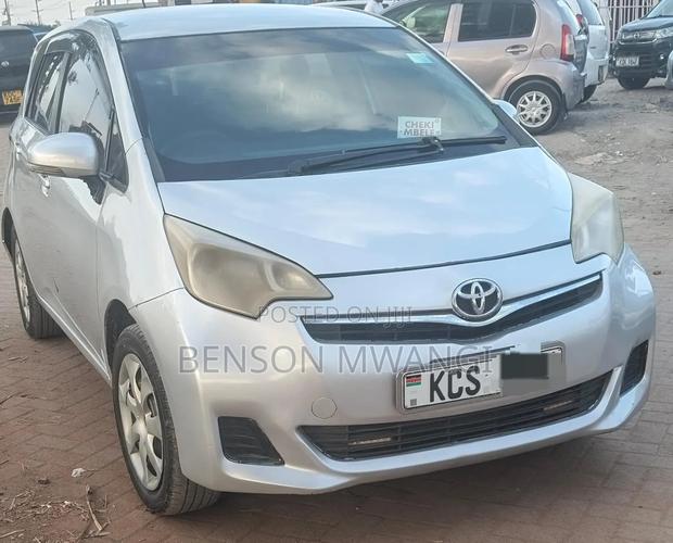 Toyota Ractis 2011 Silver