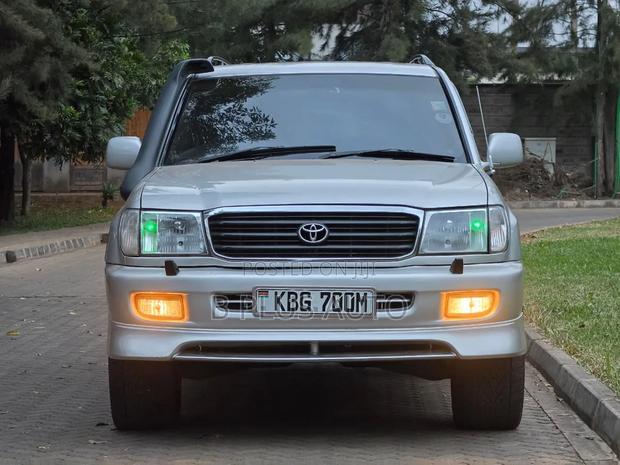 Toyota Land Cruiser 2002 Silver