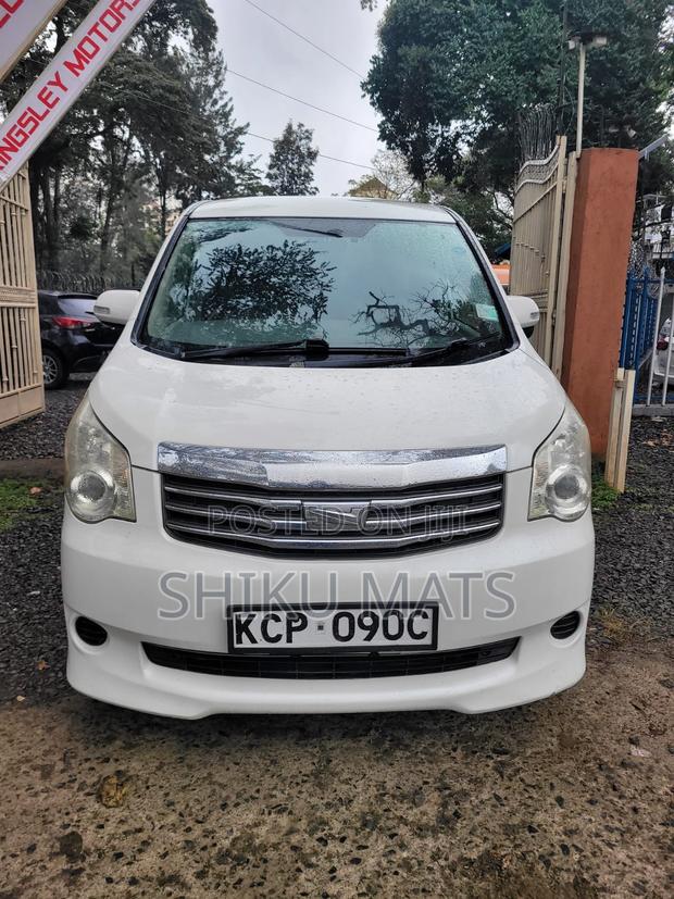 Toyota Noah 2011 White