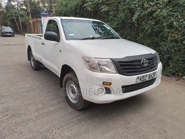 Toyota Hilux 2014 White