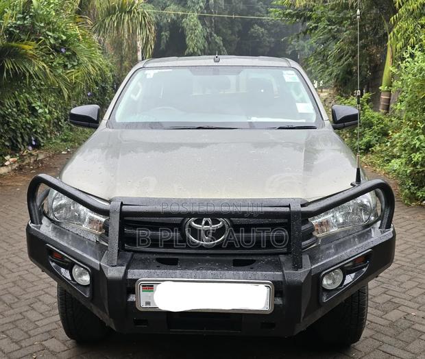 Toyota Hilux 2021 Silver