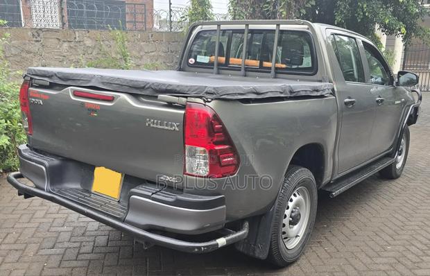 Toyota Hilux 2021 Silver