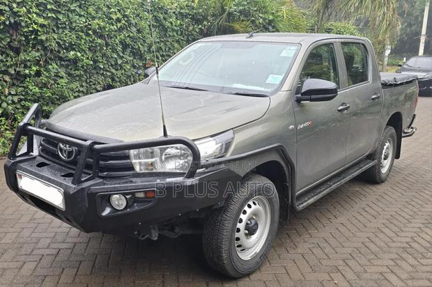 Toyota Hilux 2021 Silver