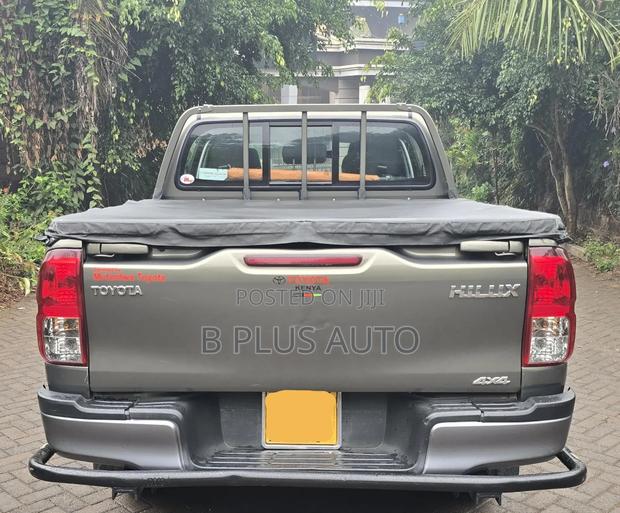 Toyota Hilux 2021 Silver