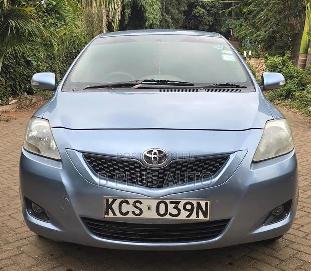 Toyota Belta 2011 Blue
