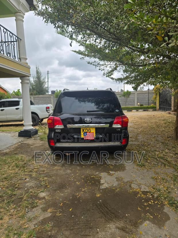 Toyota Land Cruiser 4.6 V8 ZX 2014