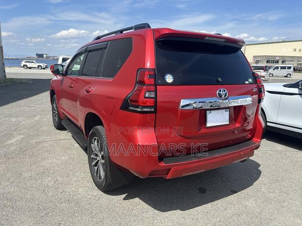 Toyota Land Cruiser Prado 2.8 2019 Red