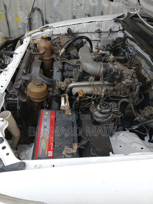 Toyota Hilux 2011 White
