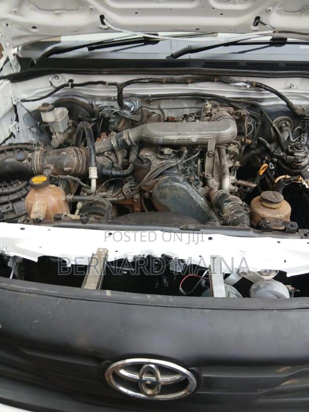 Toyota Hilux 2011 White