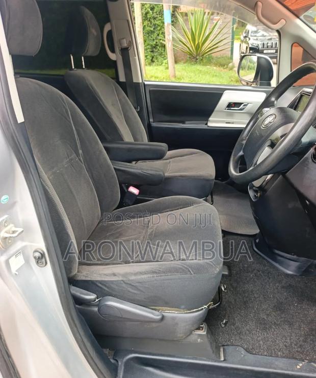 Toyota Noah 2012 Silver