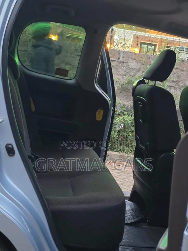 Toyota Spade 2014 Blue