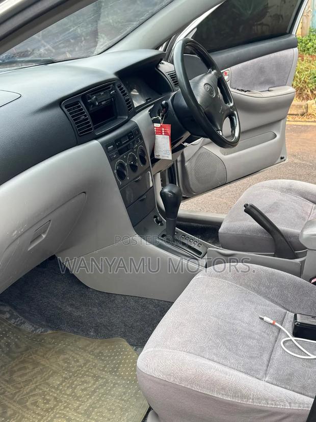 Toyota Corolla 1999 Silver