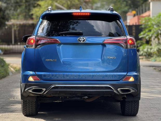 Toyota RAV4 2018 Blue