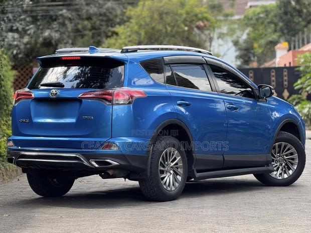 Toyota RAV4 2018 Blue
