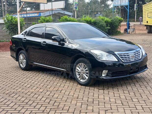 Toyota Crown 2012 Black