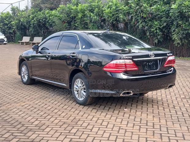 Toyota Crown 2012 Black