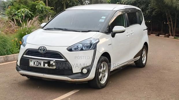 Toyota Sienta 2016 White
