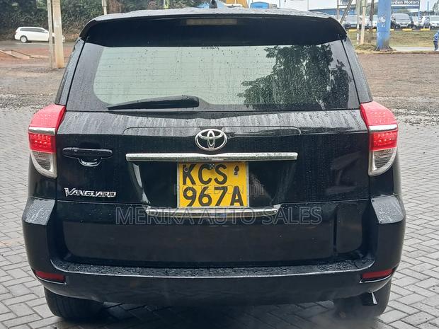 Toyota Vanguard 2011 Black