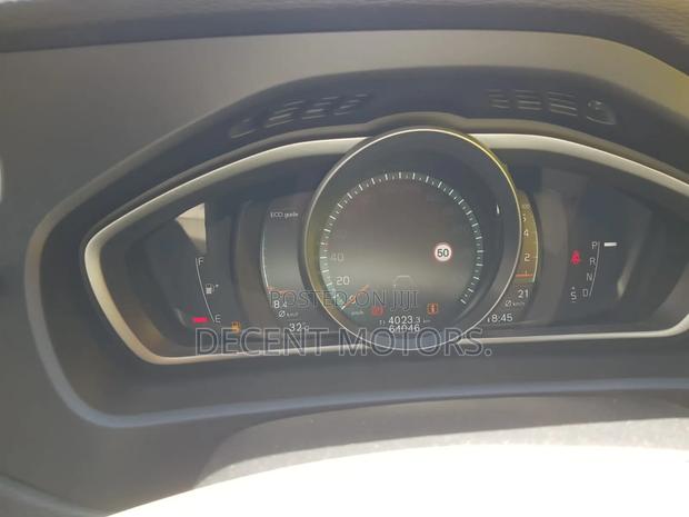 Volvo V40 2019 Blue