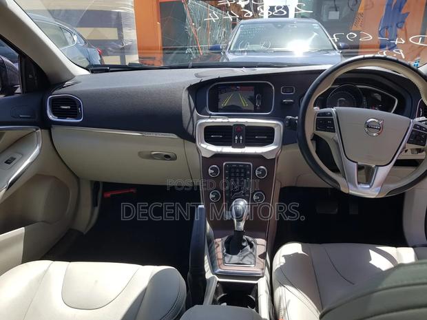 Volvo V40 2019 Blue