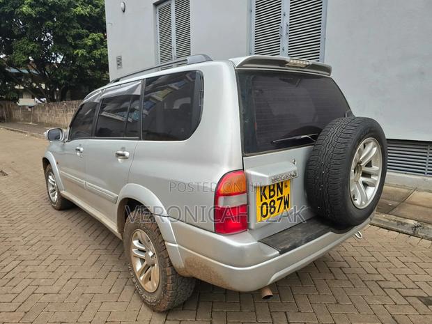 Suzuki Escudo 2004 Silver