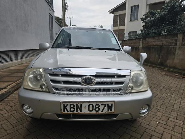 Suzuki Escudo 2004 Silver