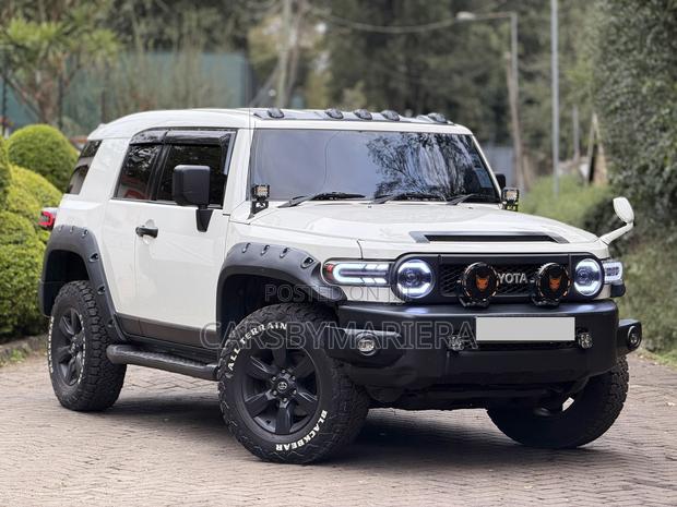 Toyota FJ Cruiser 2014 White
