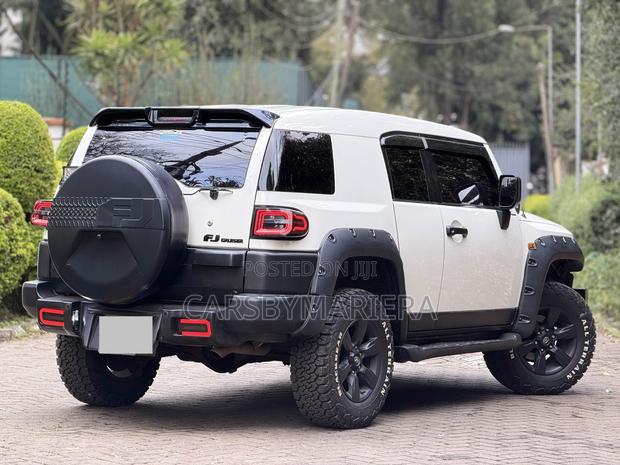 Toyota FJ Cruiser 2014 White