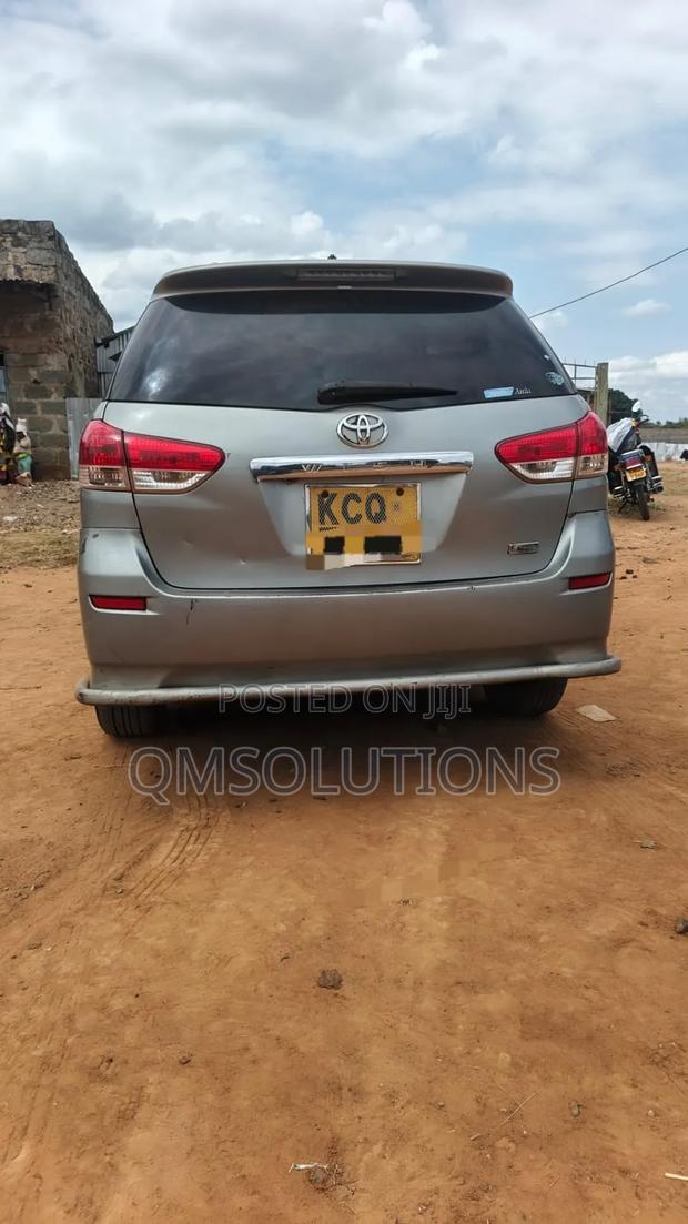 Toyota Wish 2011 Silver